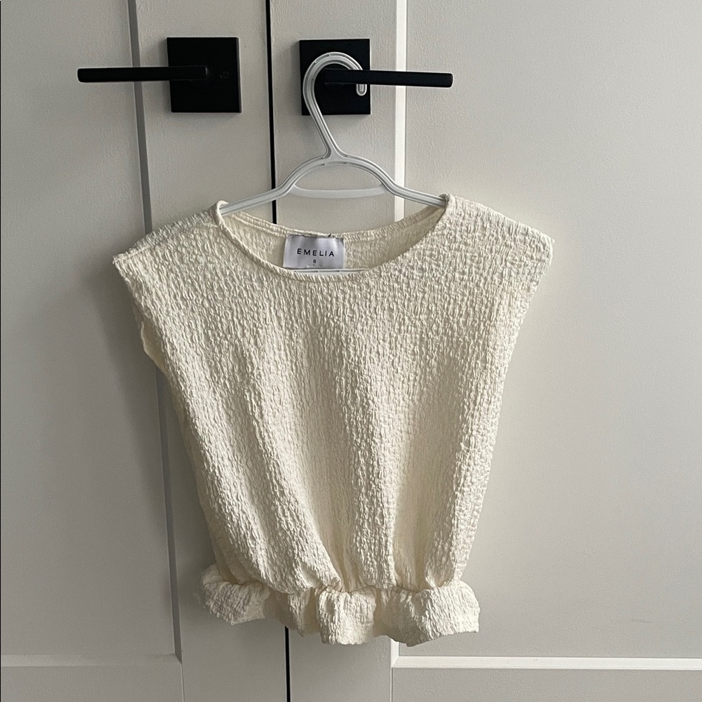emelia cream short sleeve top with ruffle hem – size small